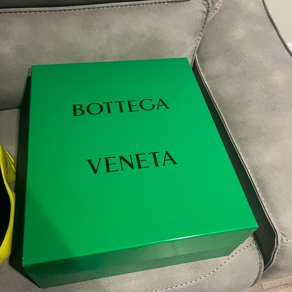 New Authentic Bottege Venetia Flash Boots in color Kiwi (looks like green). - Picture 6 of 9